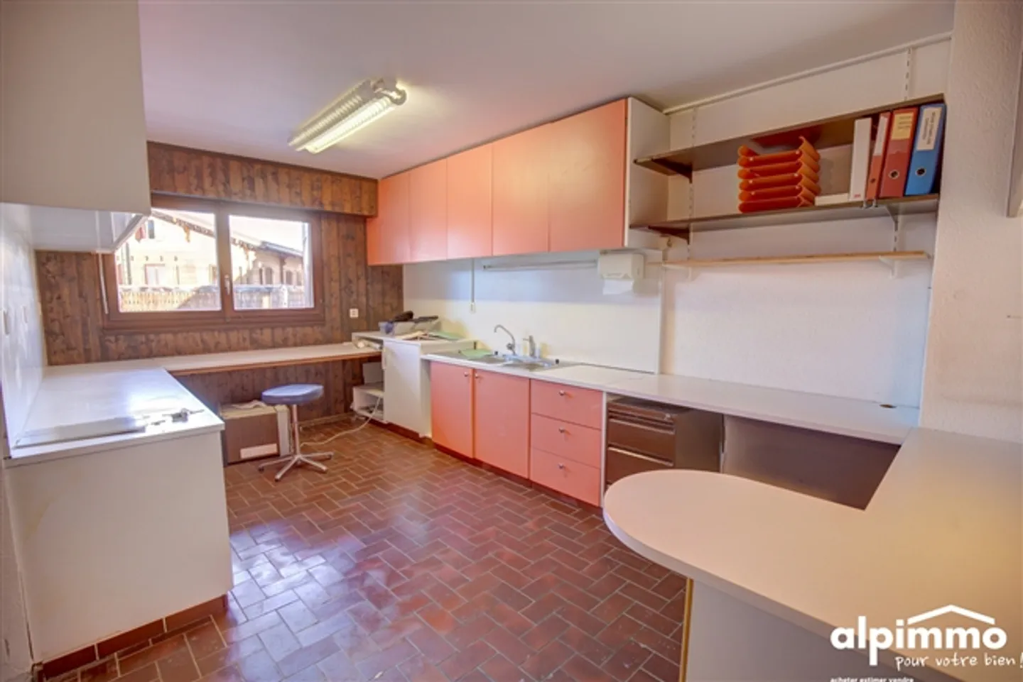 «Geräumige Wohnung mit Renovierungspotenzial 100m von den Aufzügen entfernt» - Foto 2 von 20