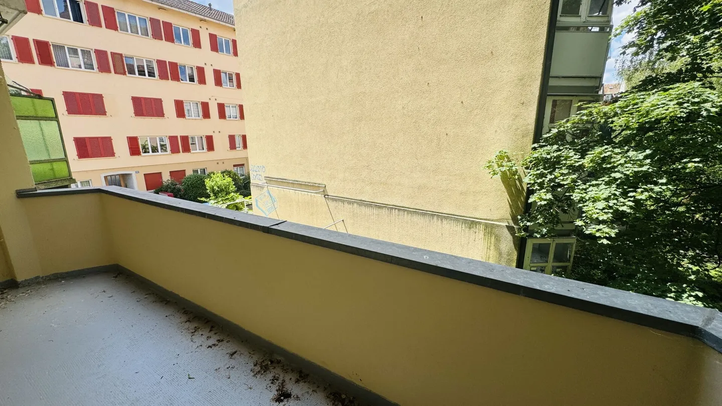 First occupancy 2.5-room apartment with own washing machine/tumble dryer, large balcony and cellar compartment - Photo 9 of 10