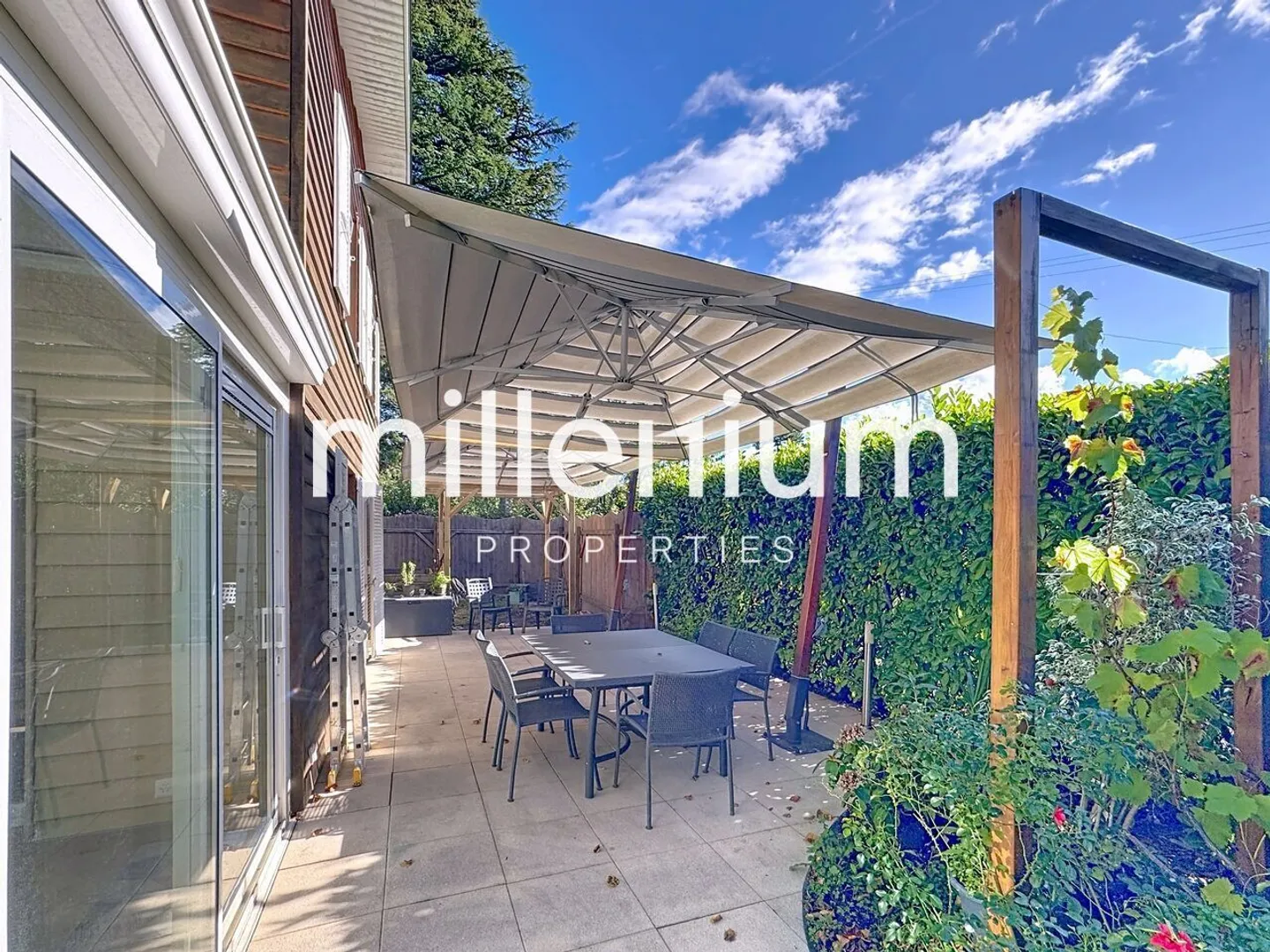 Beautiful bright villa near Carouge - 3 bedrooms, south-facing garden - Photo 2 of 12