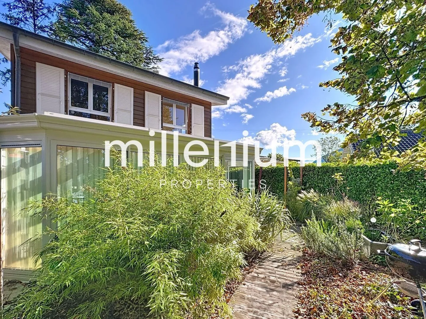 Beautiful bright villa near Carouge - 3 bedrooms, south-facing garden - Photo 3 of 12