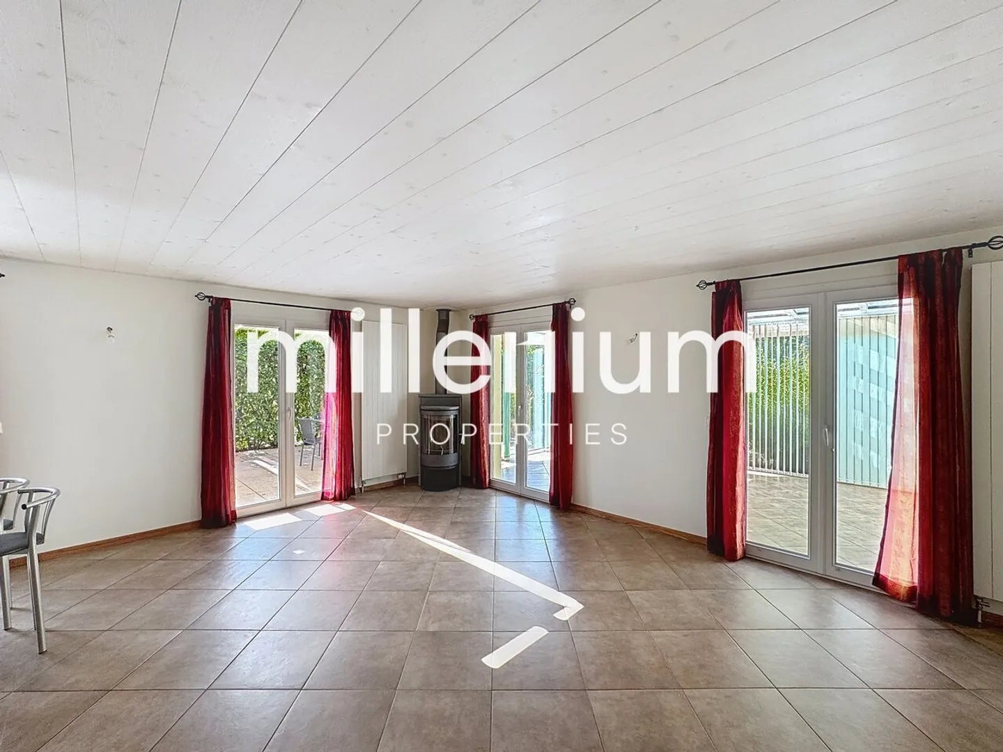 Beautiful bright villa near Carouge - 3 bedrooms, south-facing garden - Photo 4 of 12