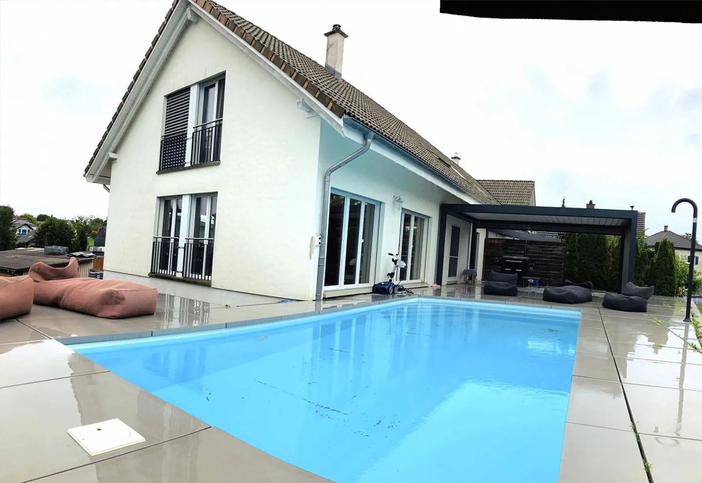 HOUSE WITH POOL! DREAM COMES TRUE... - Photo 1 of 10