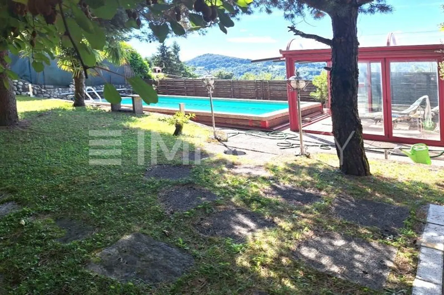 Schwimmbad, Garten und helle Räume - Foto 2 von 5
