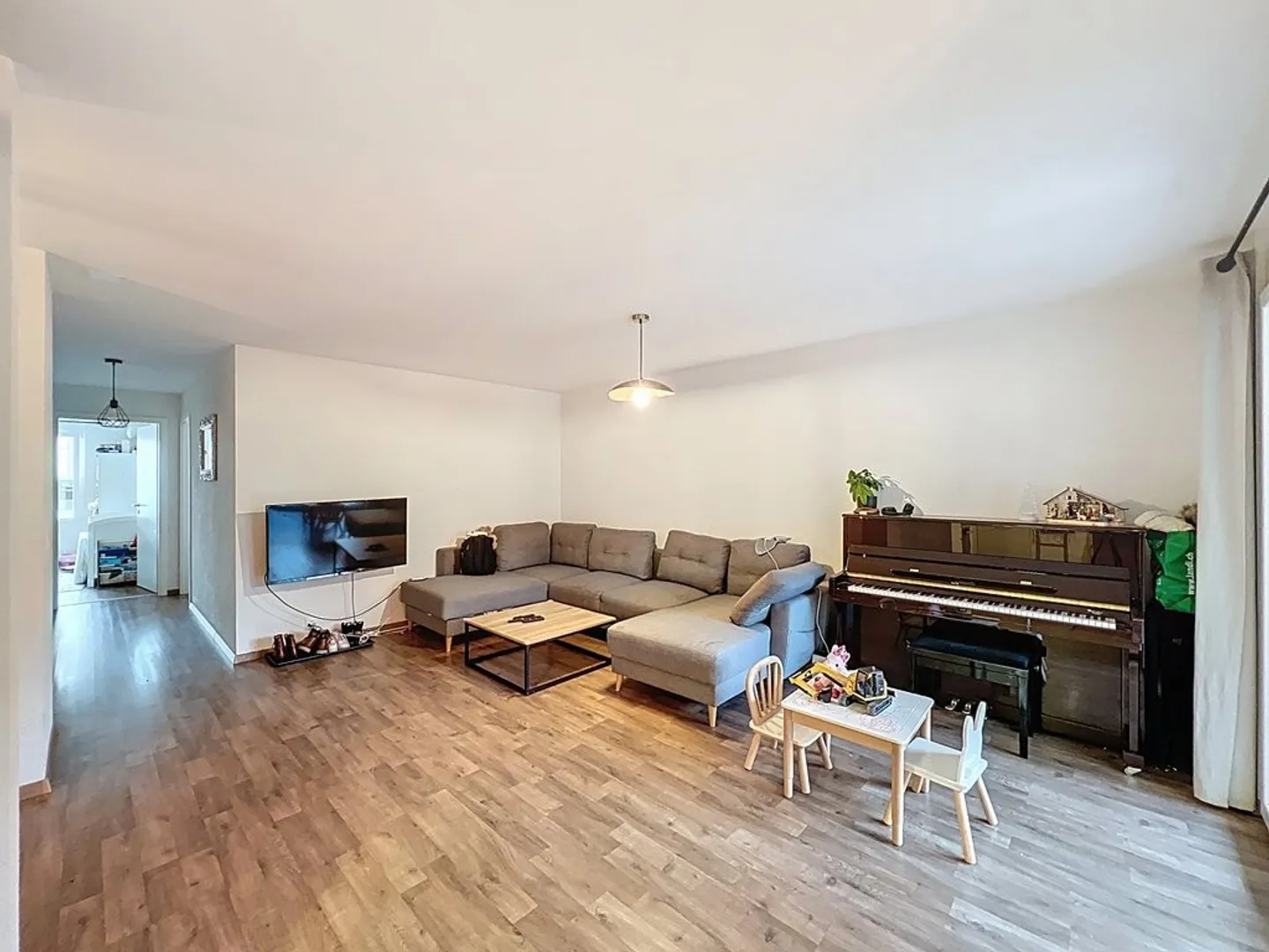 3.5 Room Apartment - Photo 3 of 12