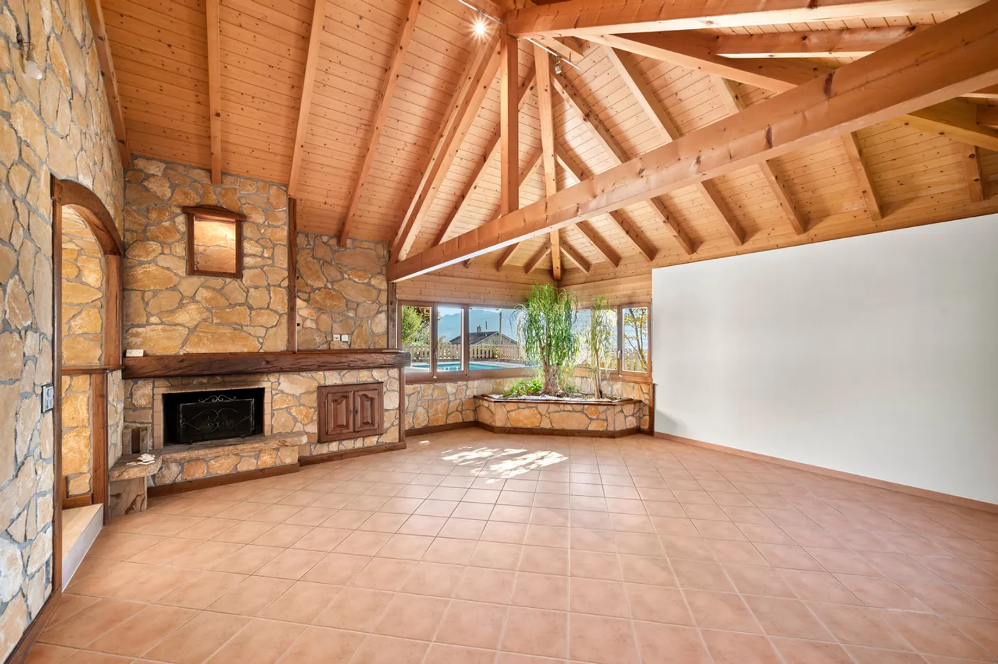 Magnifica villa con vista lago e piscina - Foto 7 di 17