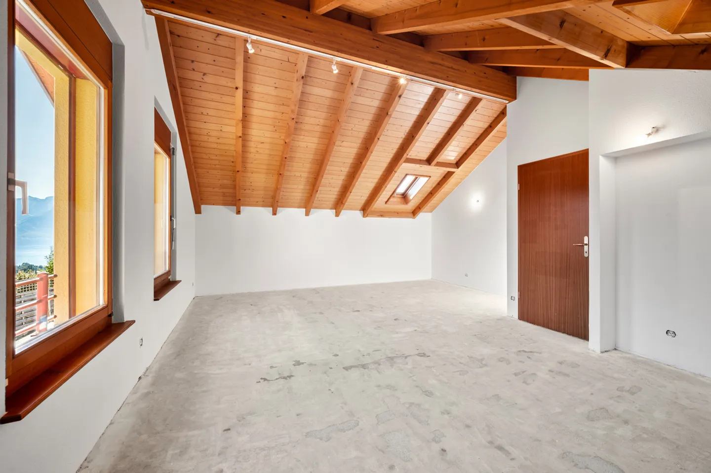 Magnifica villa con vista lago e piscina - Foto 14 di 17