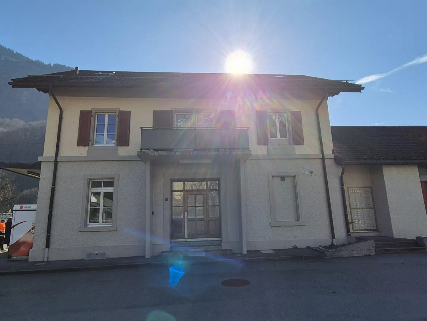 Stazione di Mitlödi: Spazio ufficio e commerciale attraente - Foto 1 di 6