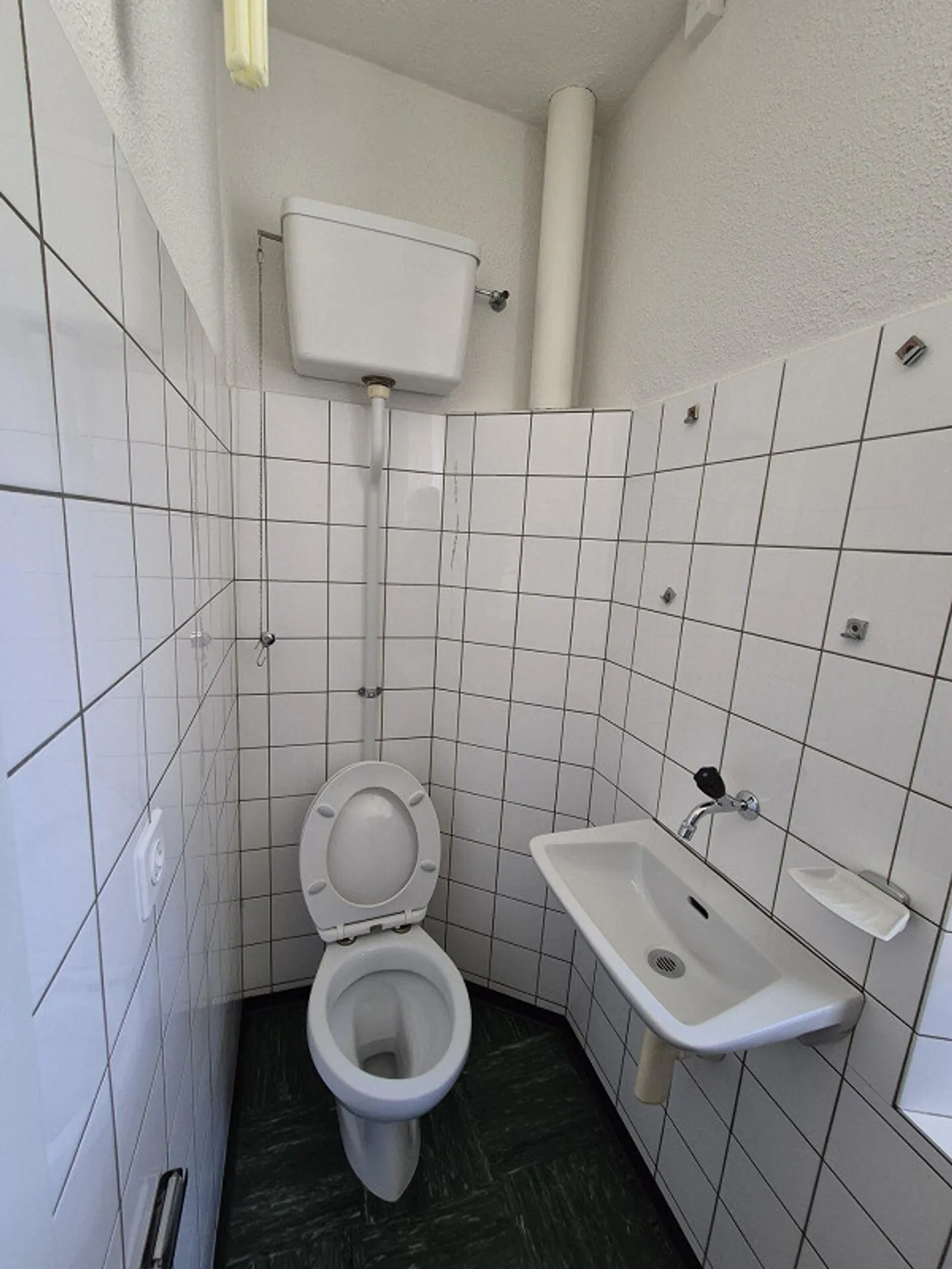 Stazione di Mitlödi: Spazio ufficio e commerciale attraente - Foto 5 di 6