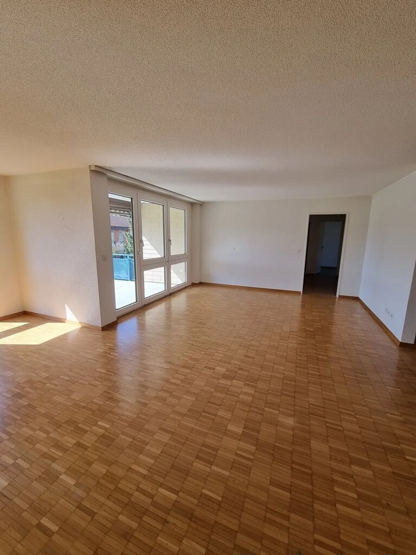 Zentral gelegene Wohnung mit guter Anbindung - Photo 2 of 7