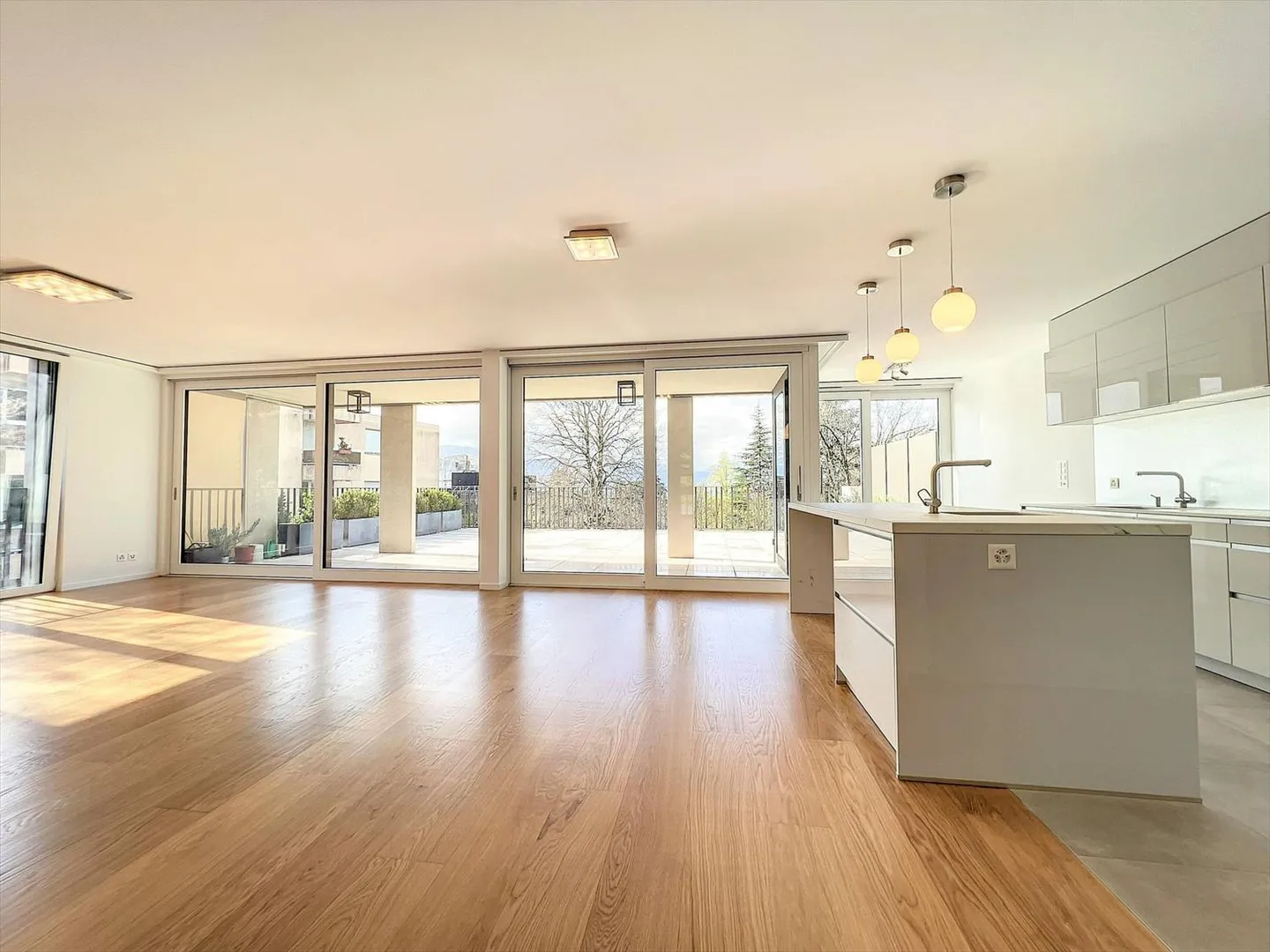 VISITA VIRTUALE | A due passi dalle passeggiate di Ouchy, appartamento contemporaneo di 160 m² - Foto 3 di 10