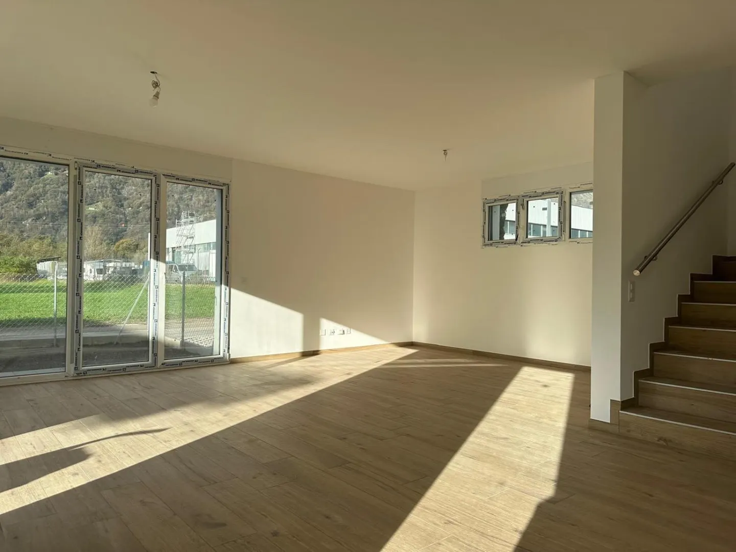 Villa moderna con giardino privato - Foto 4 di 12