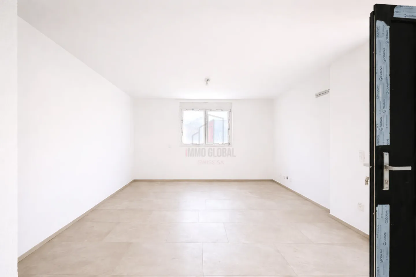 LIVING AND INVESTING: TWO-FAMILY HOUSE WITH TWO INDEPENDENT UNITS - Photo 4 of 13