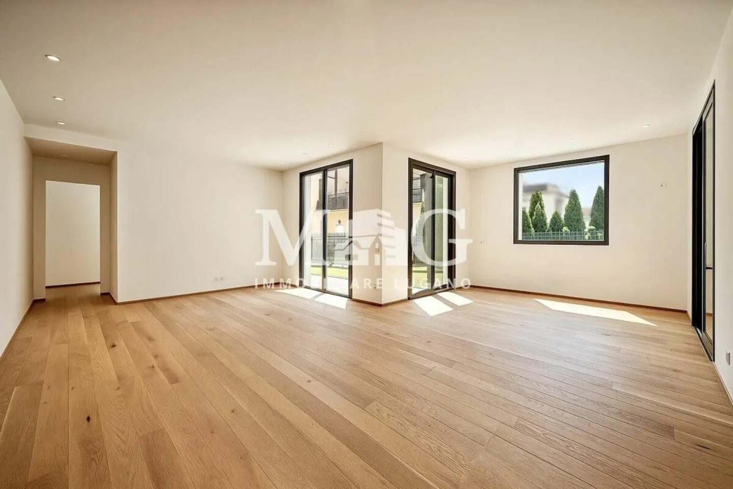 Charm alter Zeit und moderne Technologie: 4,5 Zimmer mit Garten in einem Palais aus dem frühen 20. Jahrhundert - Foto 1 von 11