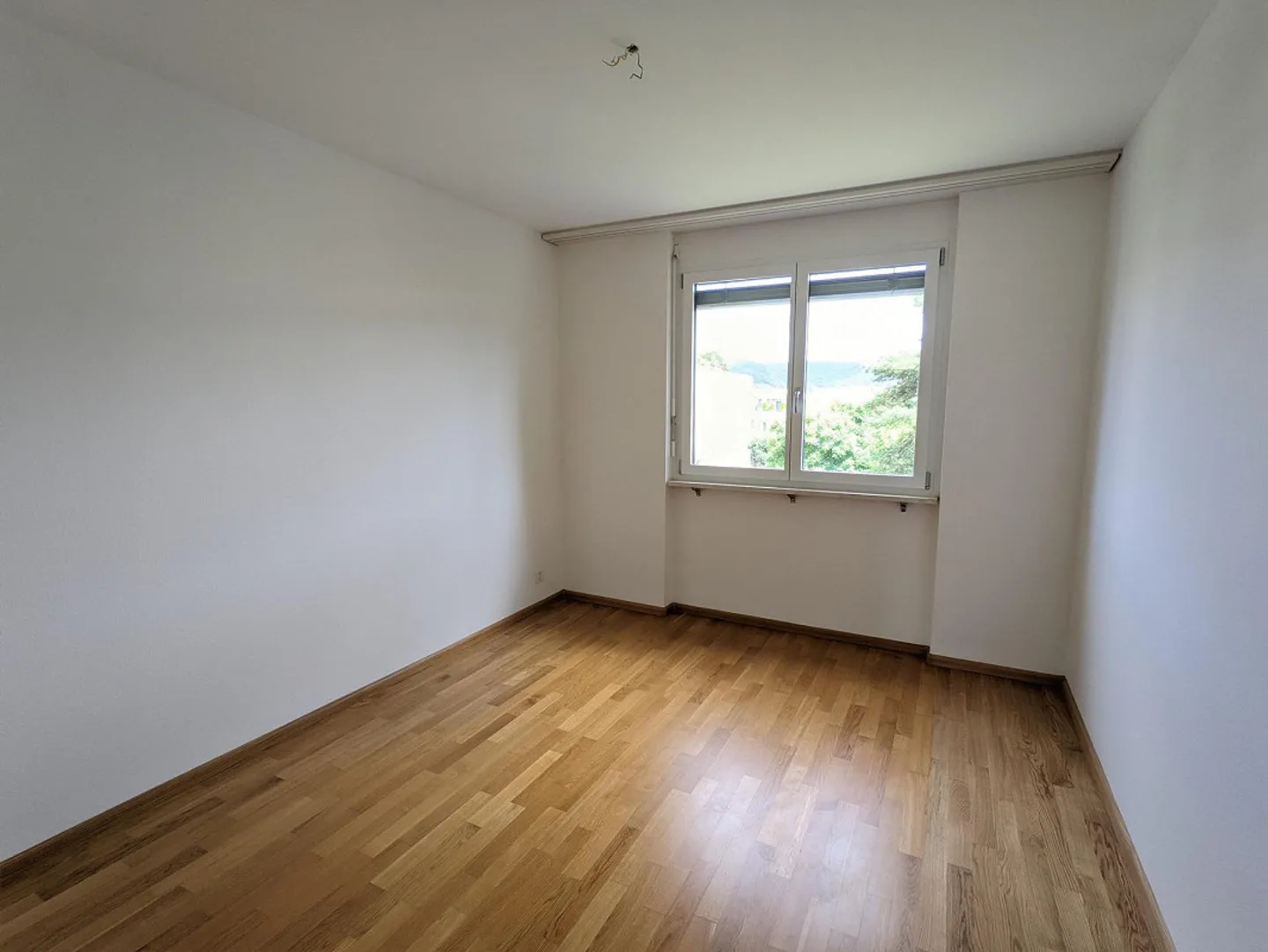 Grande appartement de 3,5 pièces (2ème étage) avec nouvelle cuisine, salle de bain/WC + WC séparé, 2 balcons - Photo 7 sur 13