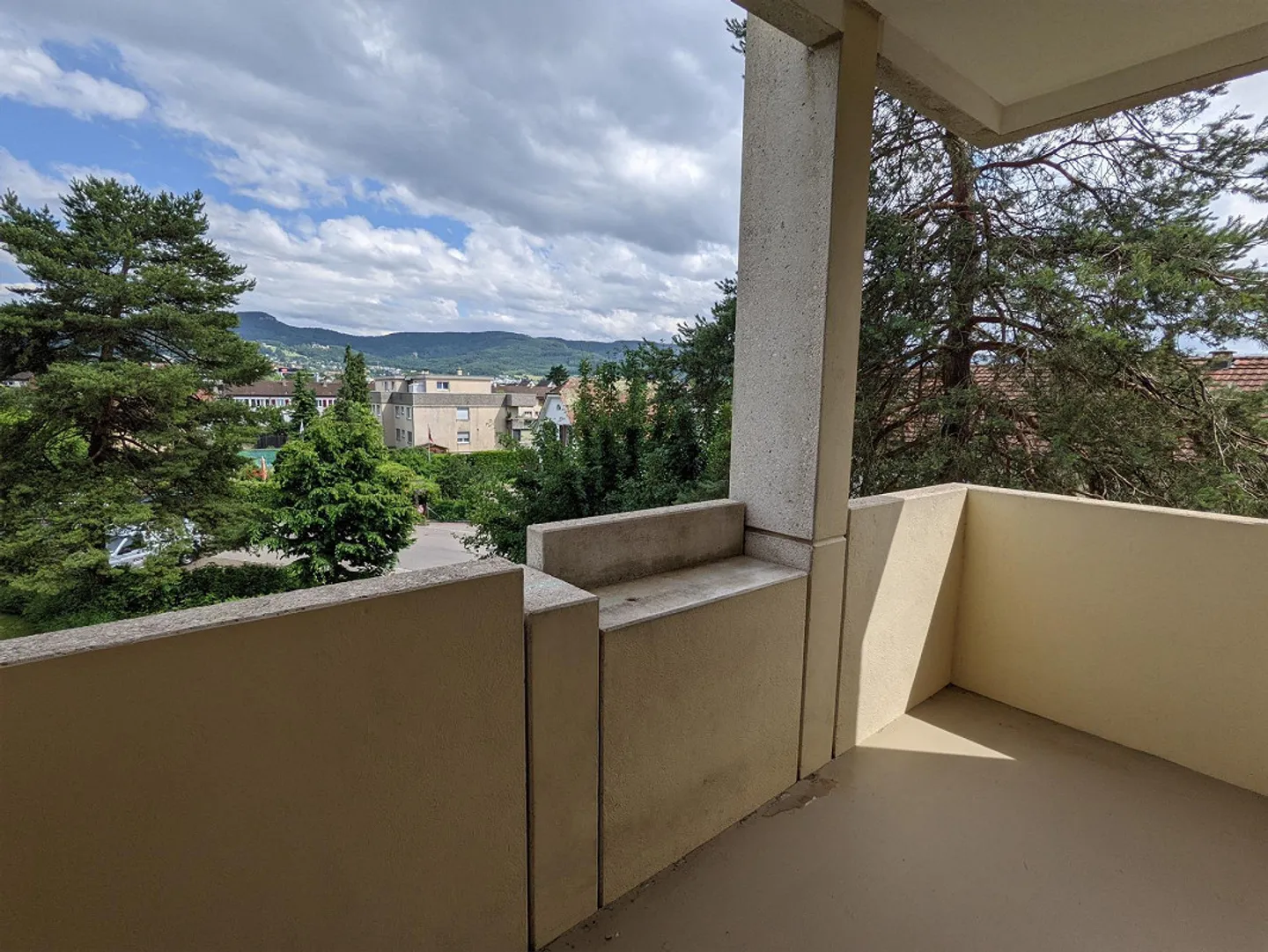 Grande appartement de 3,5 pièces (2ème étage) avec nouvelle cuisine, salle de bain/WC + WC séparé, 2 balcons - Photo 8 sur 13