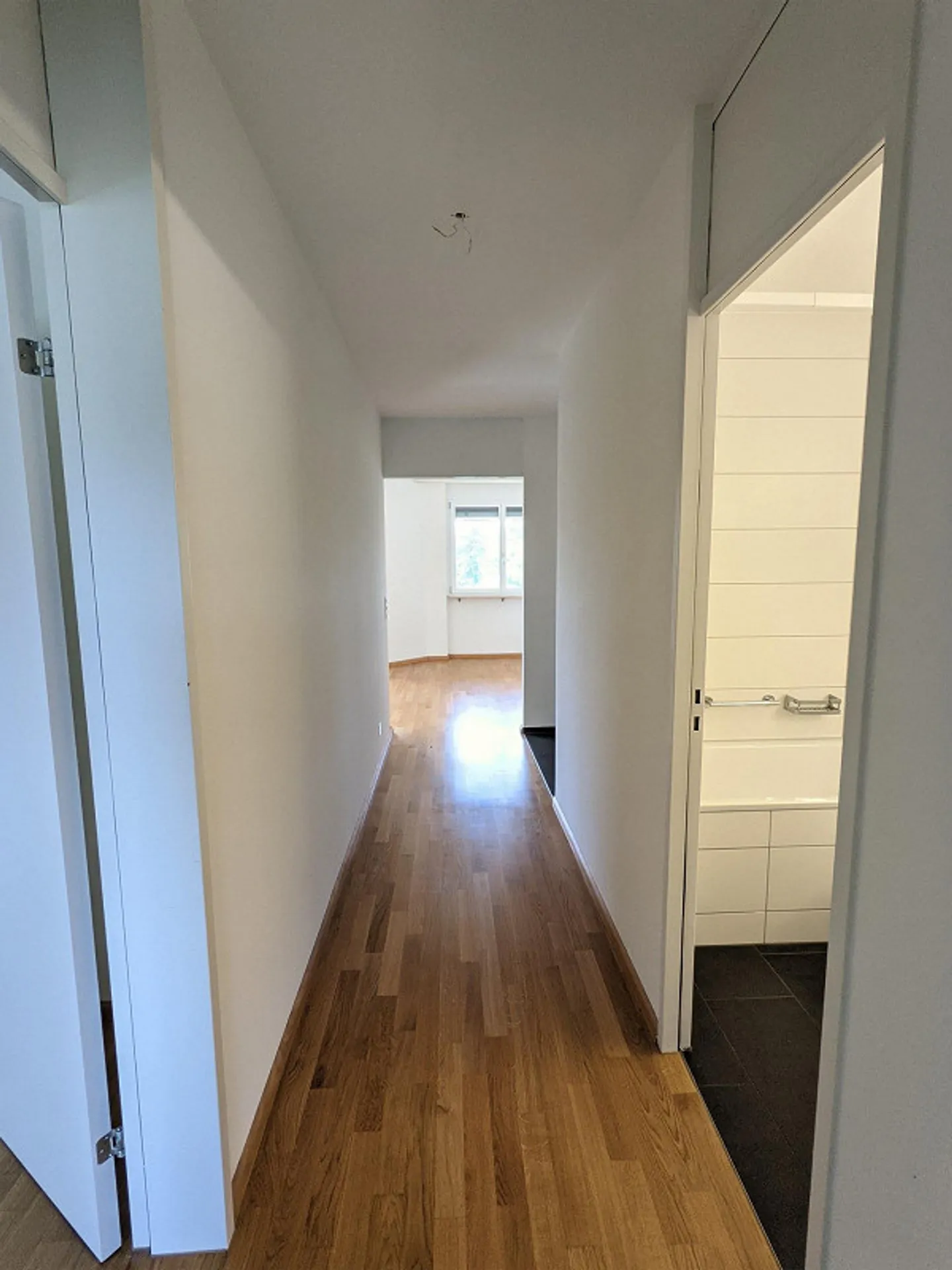 Grande appartement de 3,5 pièces (2ème étage) avec nouvelle cuisine, salle de bain/WC + WC séparé, 2 balcons - Photo 12 sur 13
