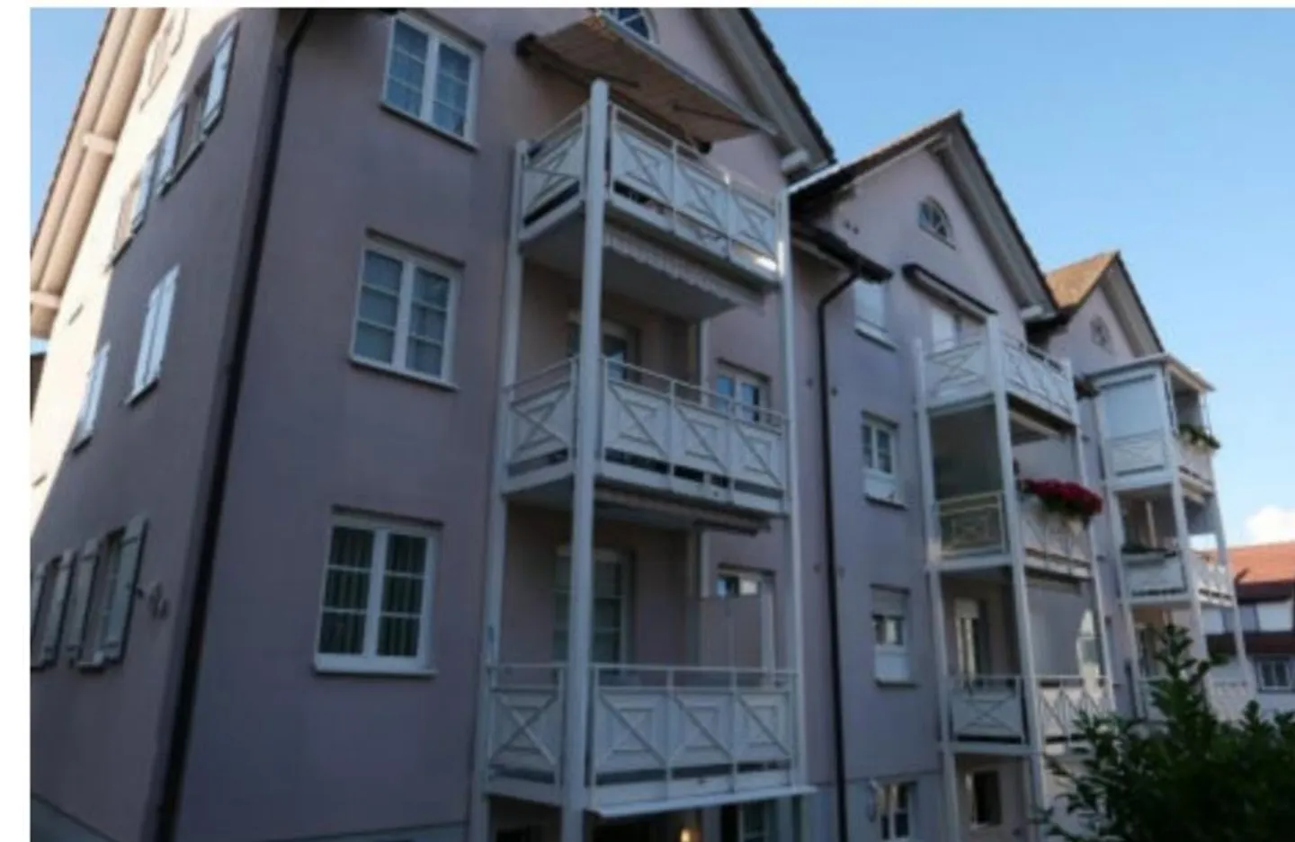 For sale 4.5-room apartment with balcony & outdoor parking - Photo 2 of 10