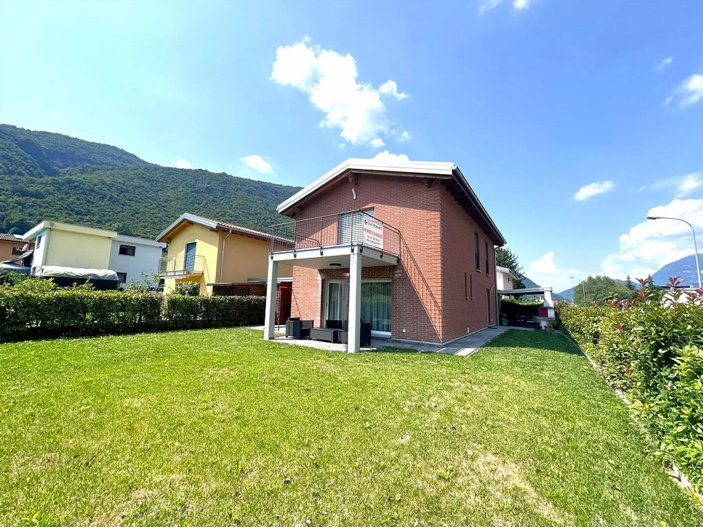 Splendida casa monofamiliare a Riva San Vitale - Foto 1 di 30
