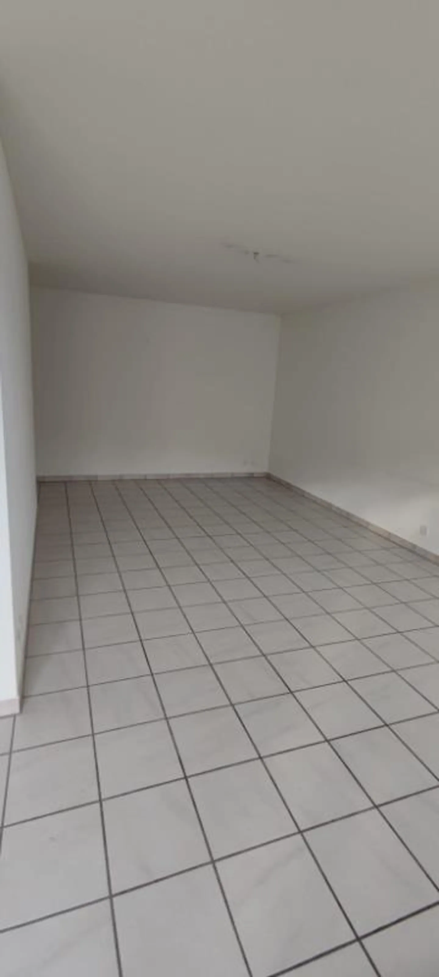 For sale 4.5-room apartment with balcony & outdoor parking - Photo 5 of 10