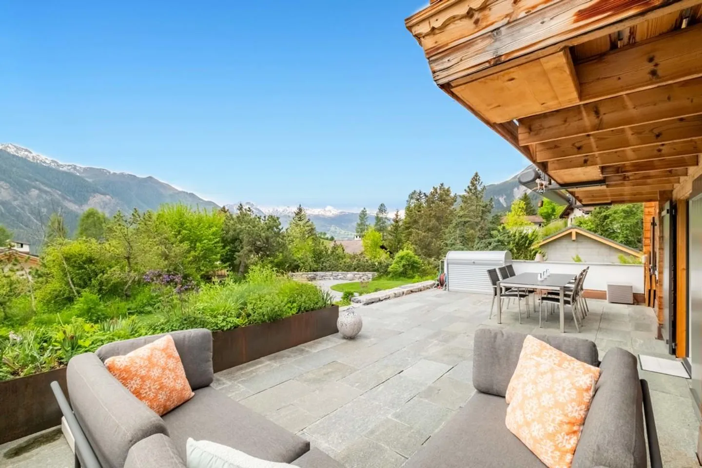 Alvaneu Village: Stylish Holiday Home with Idyllic Garden - Photo 4 of 6