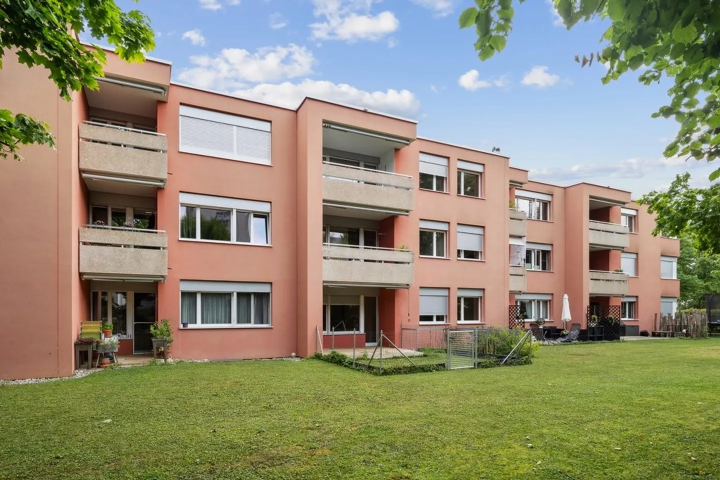 Bellissimo appartamento di 4,5 stanze nel verde - a Ettingen - Foto 1 di 8