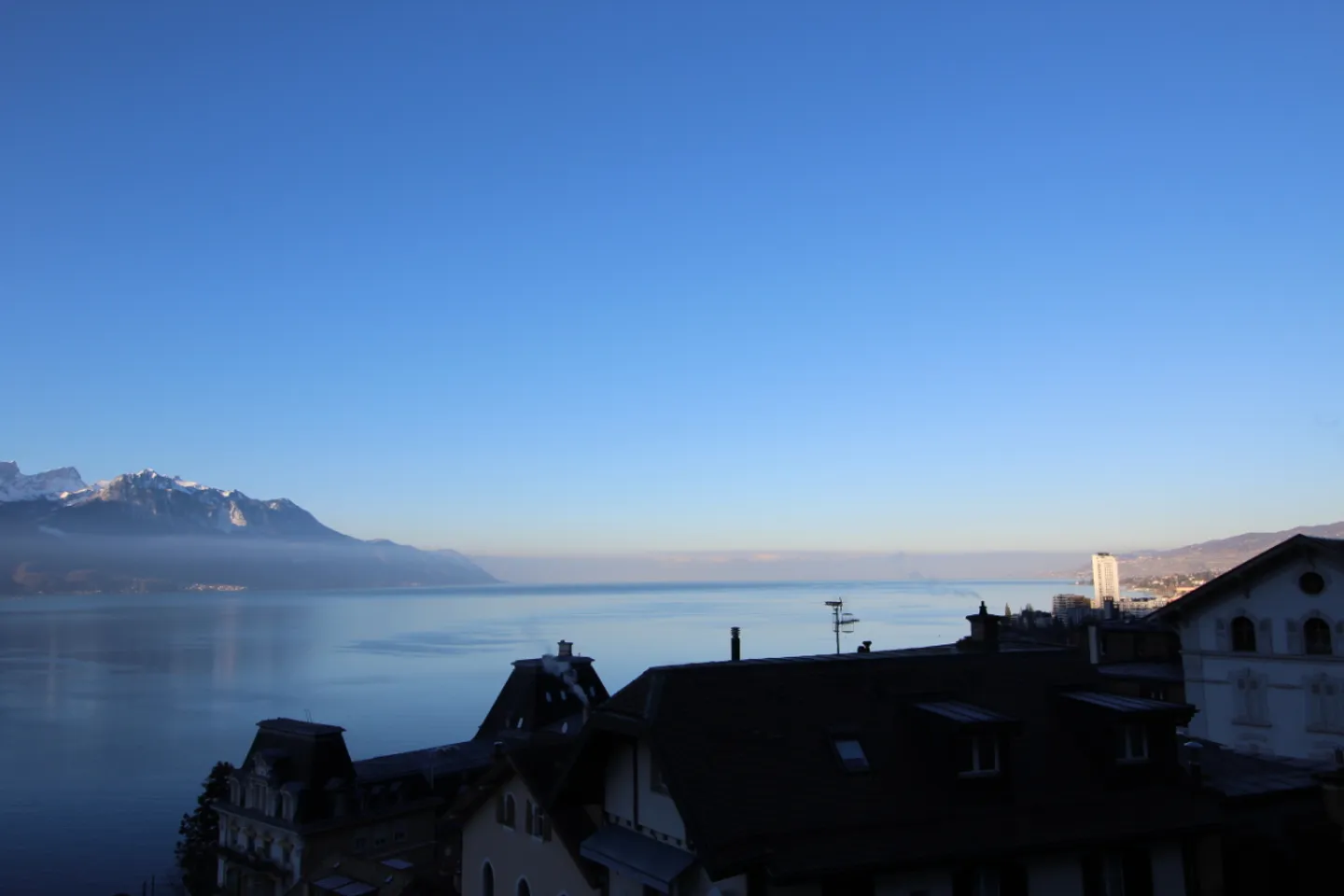 Appartamento Moderno con Vista Lago - Foto 1 di 7