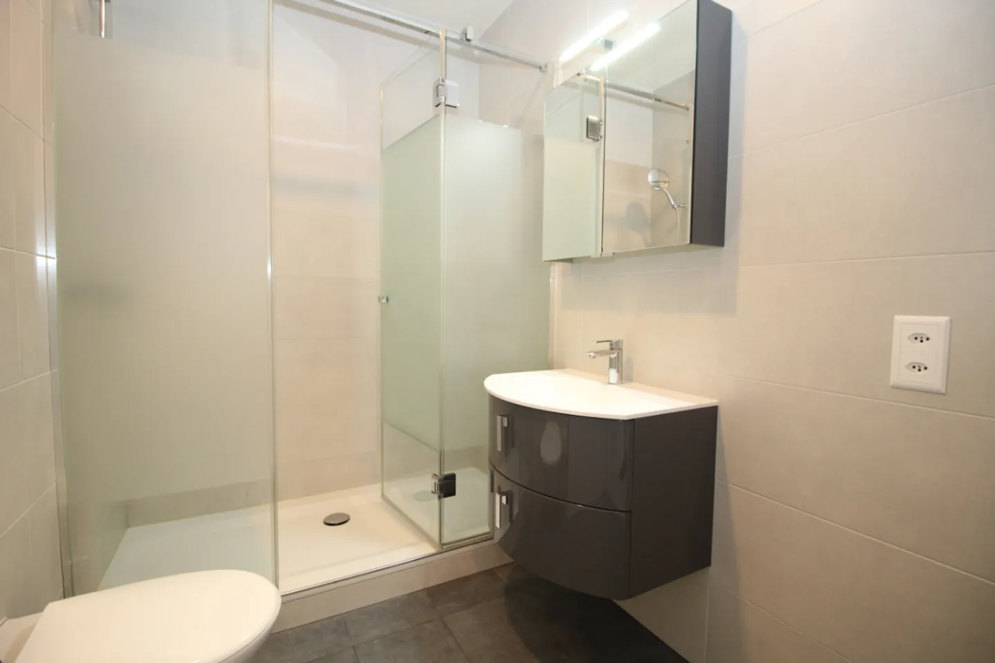 Appartamento Moderno con Vista Lago - Foto 5 di 7