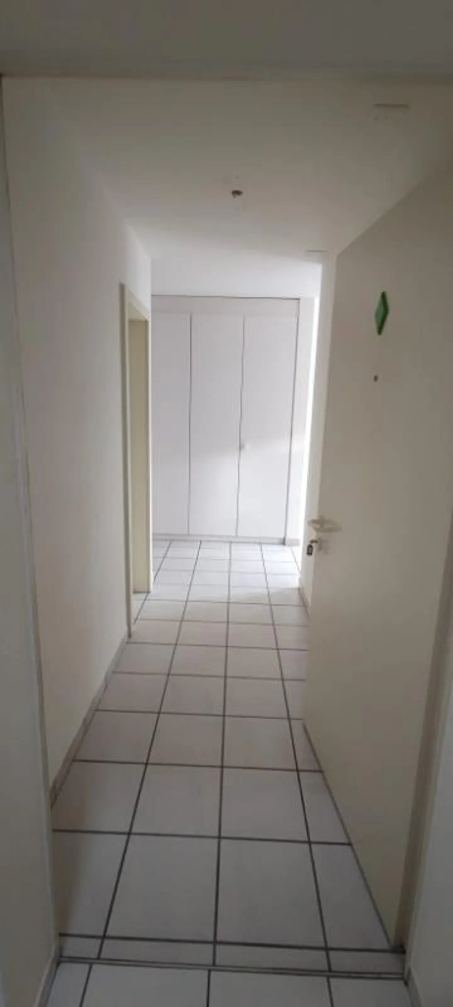 For sale 4.5-room apartment with balcony & outdoor parking - Photo 6 of 10