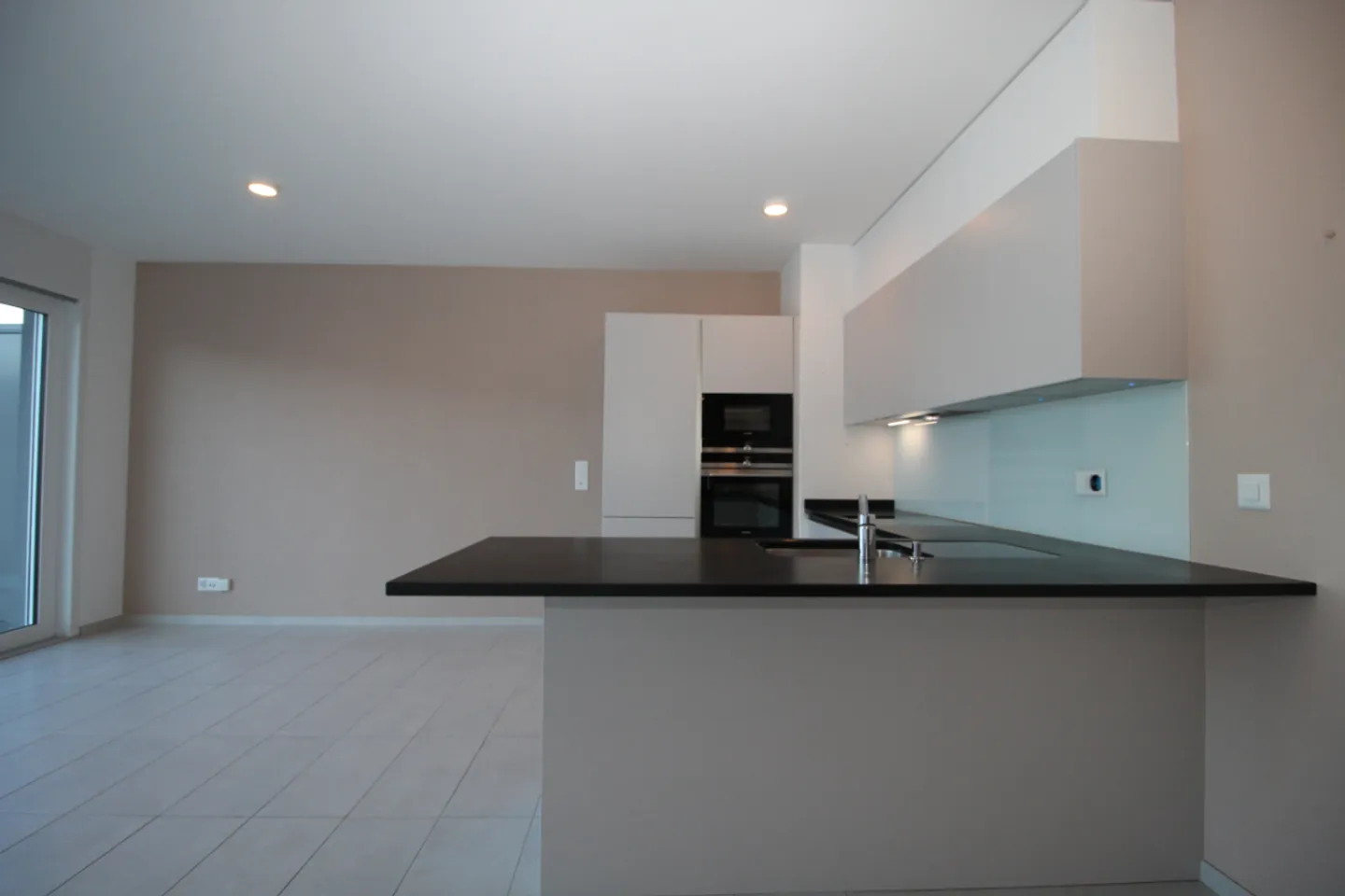 Appartamento Moderno con Vista Lago - Foto 2 di 7