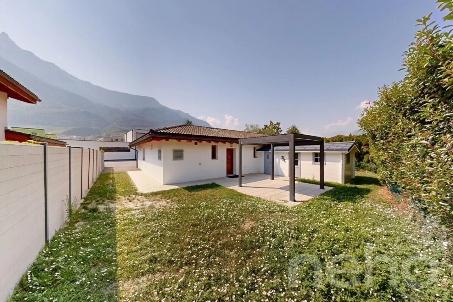 Single-storey villa in Saxon - large garden and pergola - Photo 1 of 9