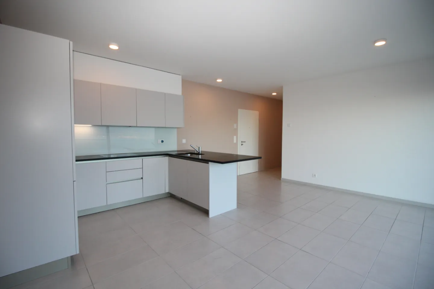 Appartamento Moderno con Vista Lago - Foto 3 di 7