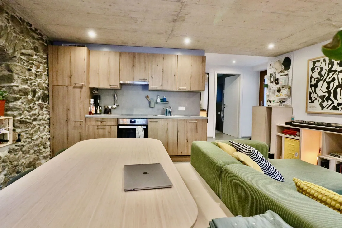 Bellissimo appartamento di 2.5 locali completamente ristrutturato. - Foto 2 di 13