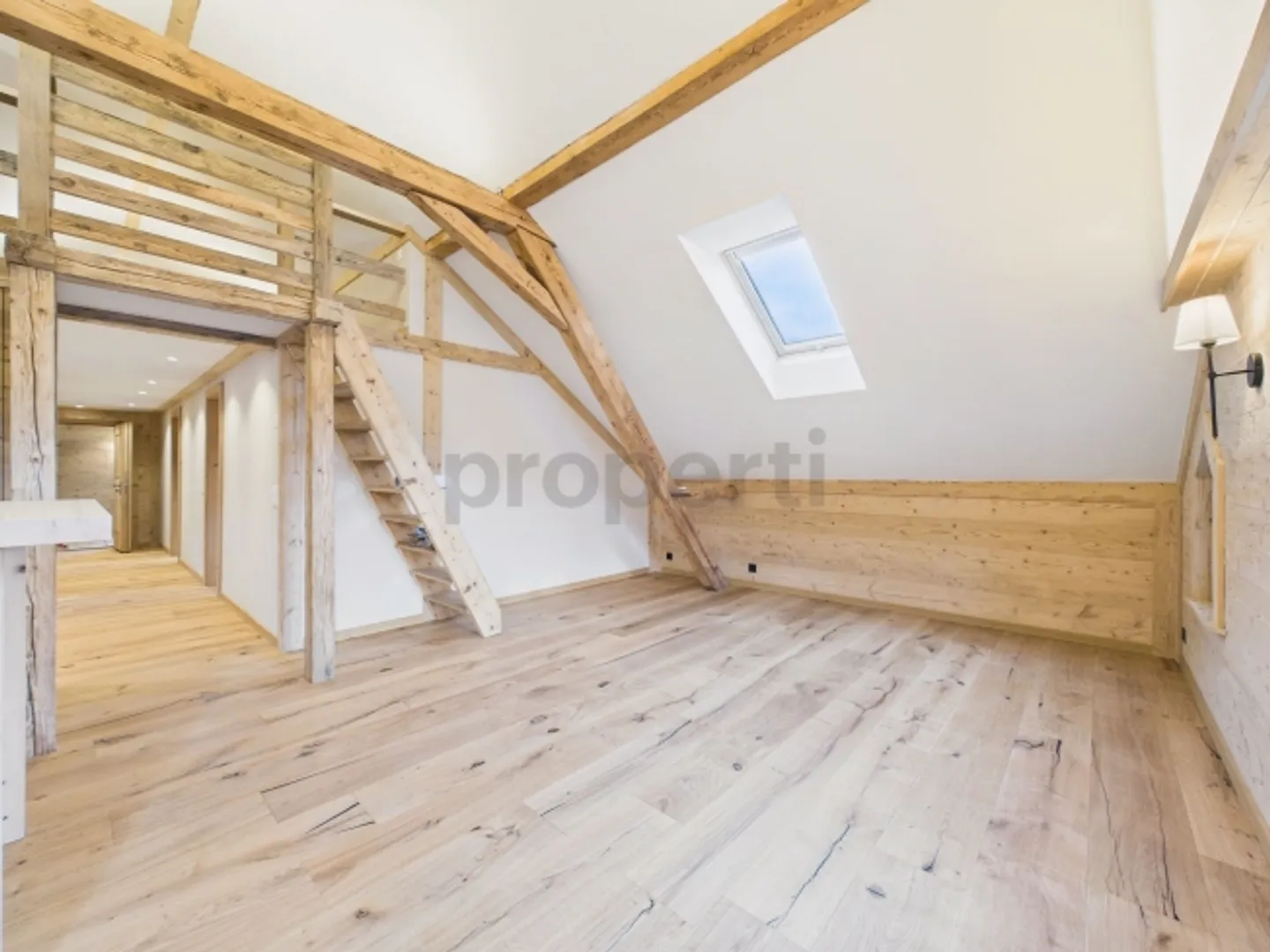 Attico ristrutturato di 4,5 locali a Oberdiessbach - Foto 1 di 11