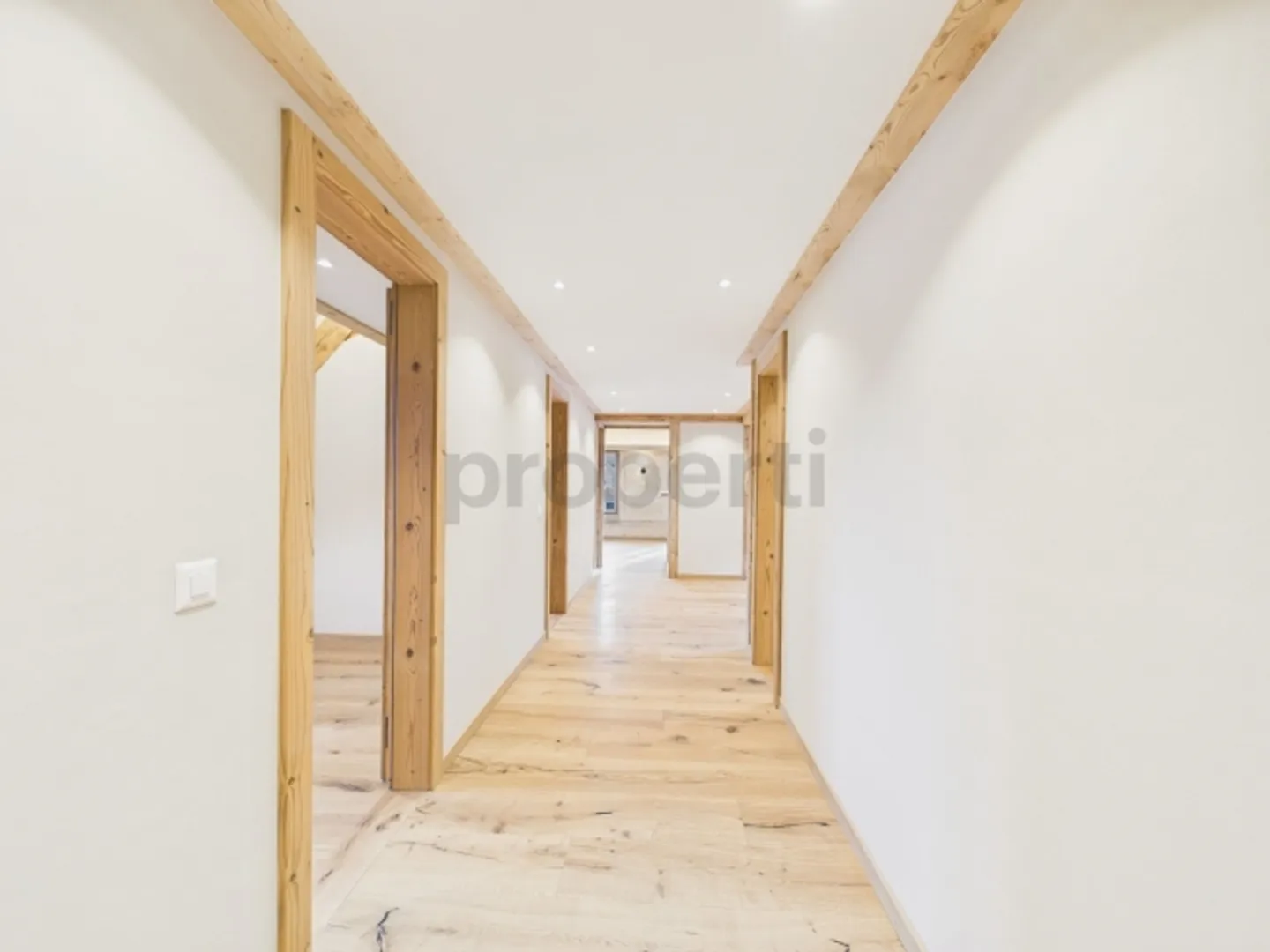 Attico ristrutturato di 4,5 locali a Oberdiessbach - Foto 7 di 11