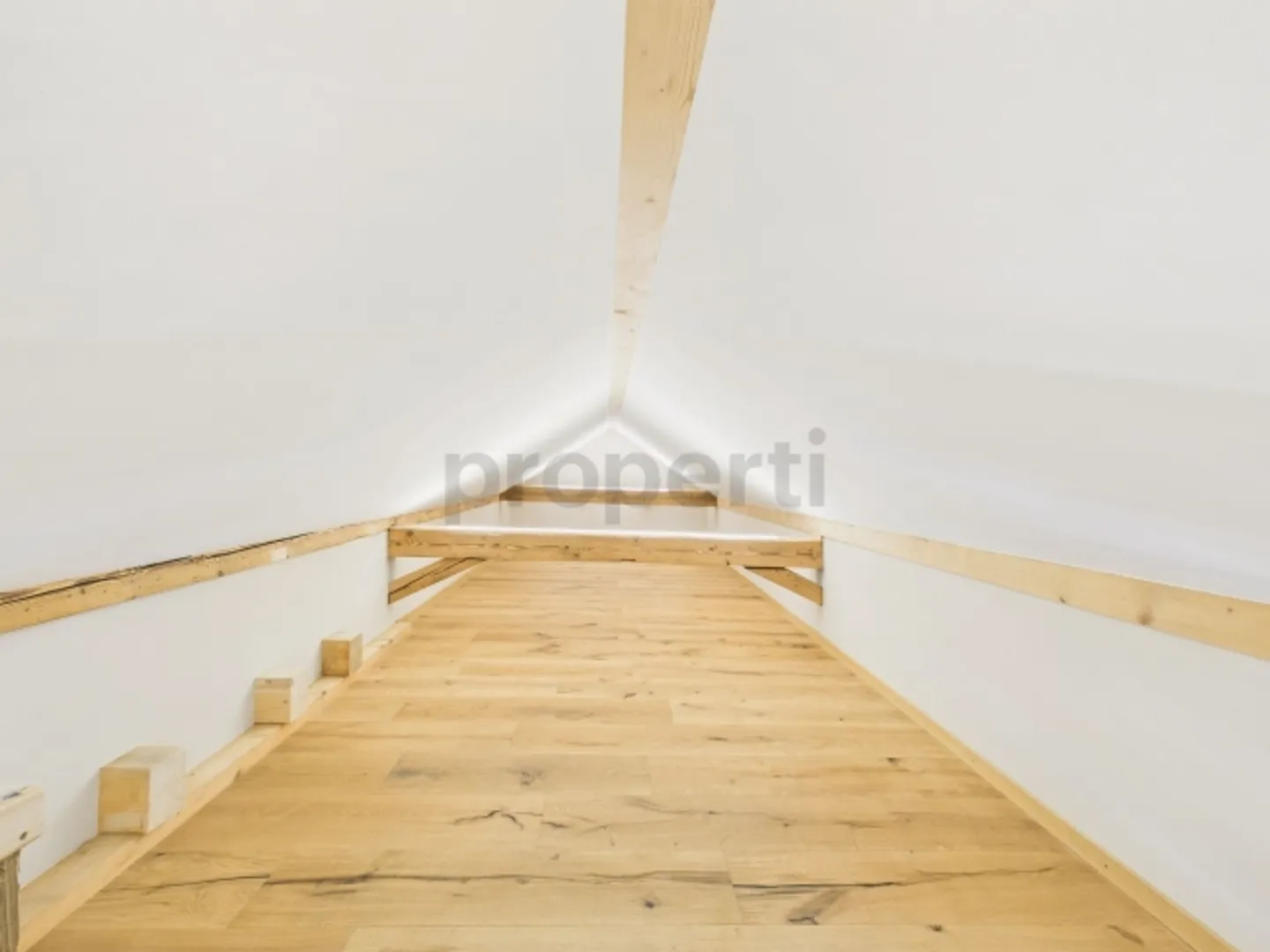 Attico ristrutturato di 4,5 locali a Oberdiessbach - Foto 9 di 11