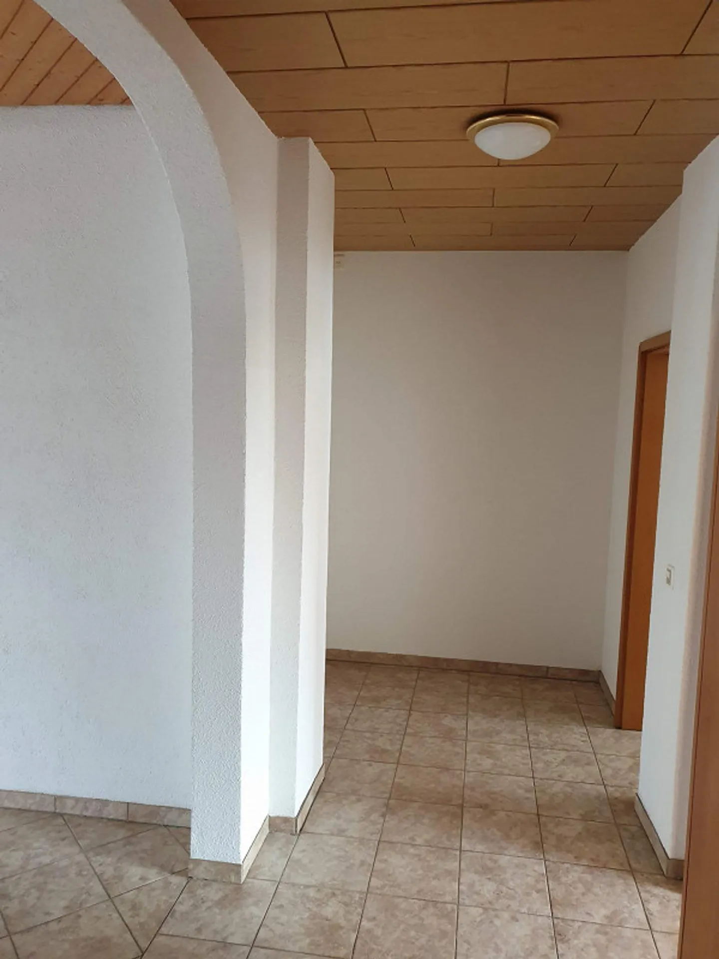 Moderne 2.5 Zimmer Wohnung - Foto 2 von 11