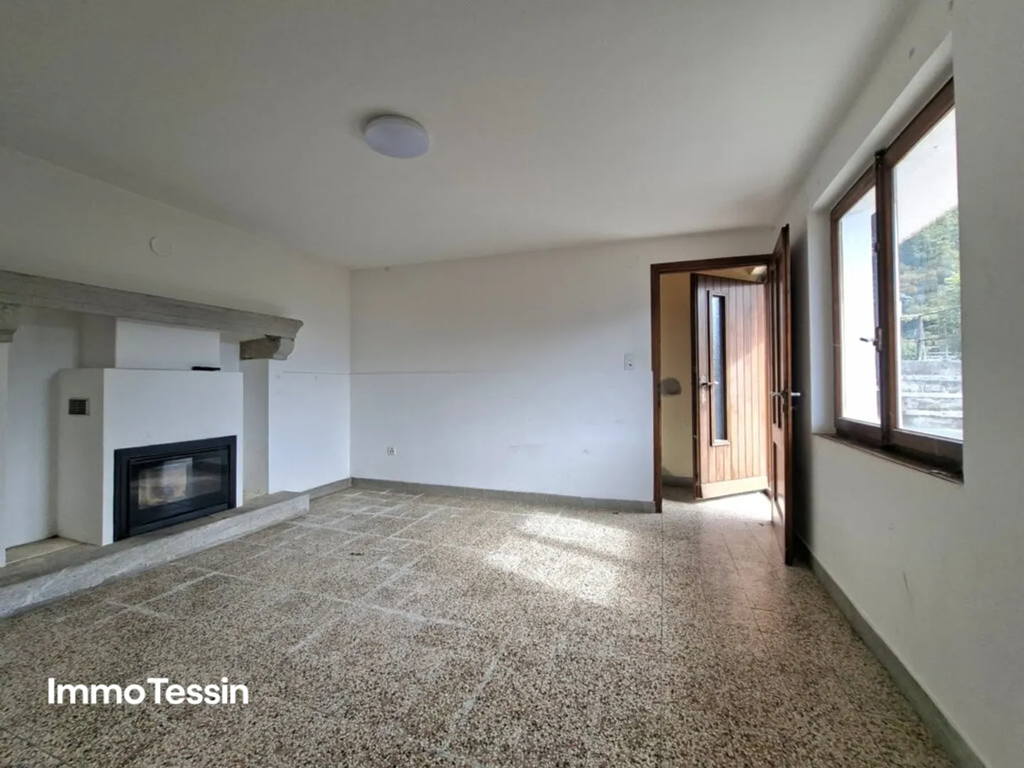 Affascinante casa ticinese con grande terreno e splendida vista sul lago Maggiore in una buona posizione - Foto 6 di 13