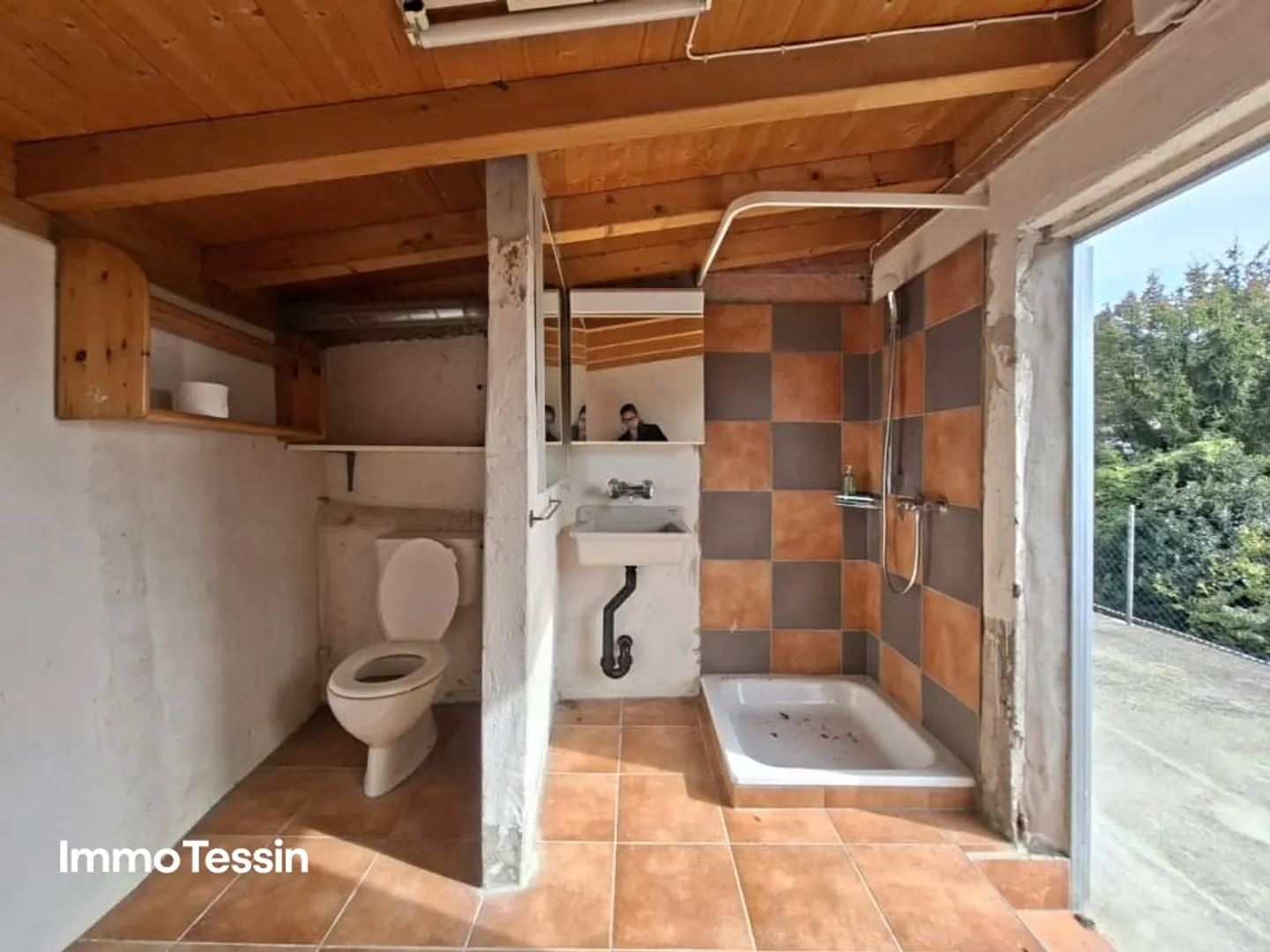 Affascinante casa ticinese con grande terreno e splendida vista sul lago Maggiore in una buona posizione - Foto 13 di 13
