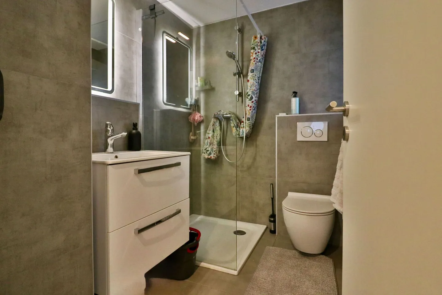 Bellissimo appartamento di 2.5 locali completamente ristrutturato. - Foto 11 di 13