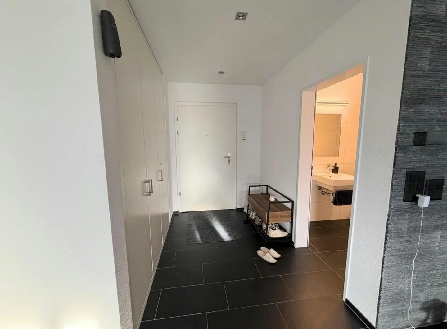 Appartement moderne de 3,5 pièces avec loggia - Photo 5 sur 8