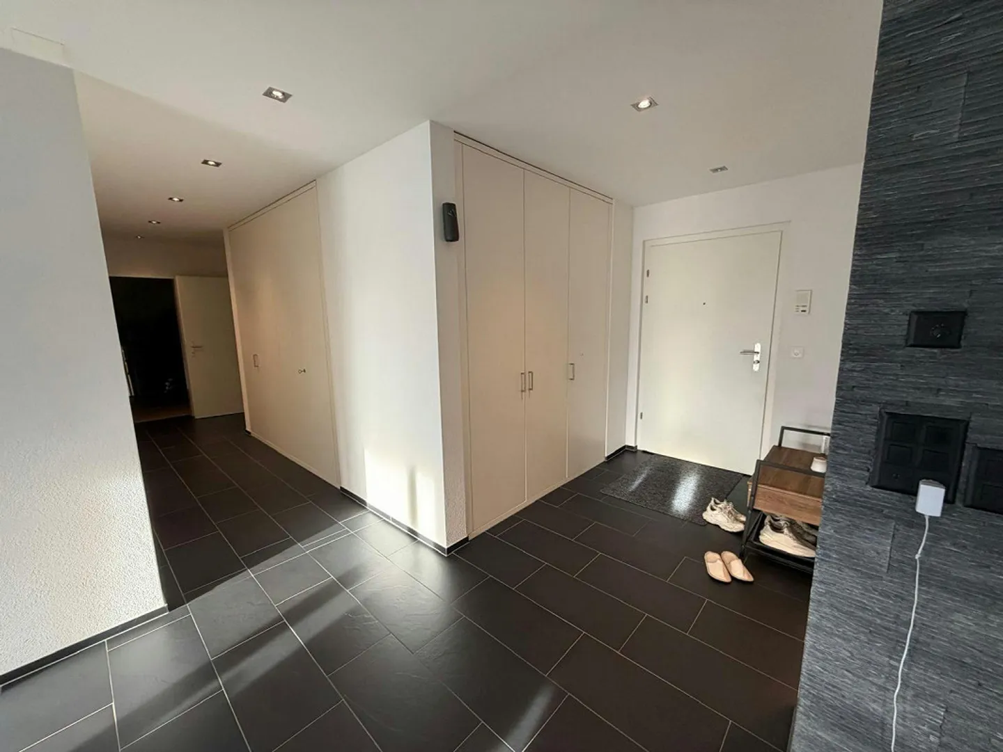 Appartement moderne de 3,5 pièces avec loggia - Photo 6 sur 8