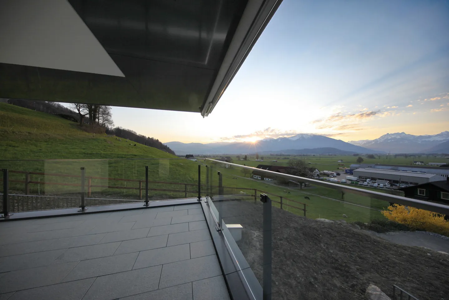 Modern Apartment with Lift Access - Photo 3 of 9