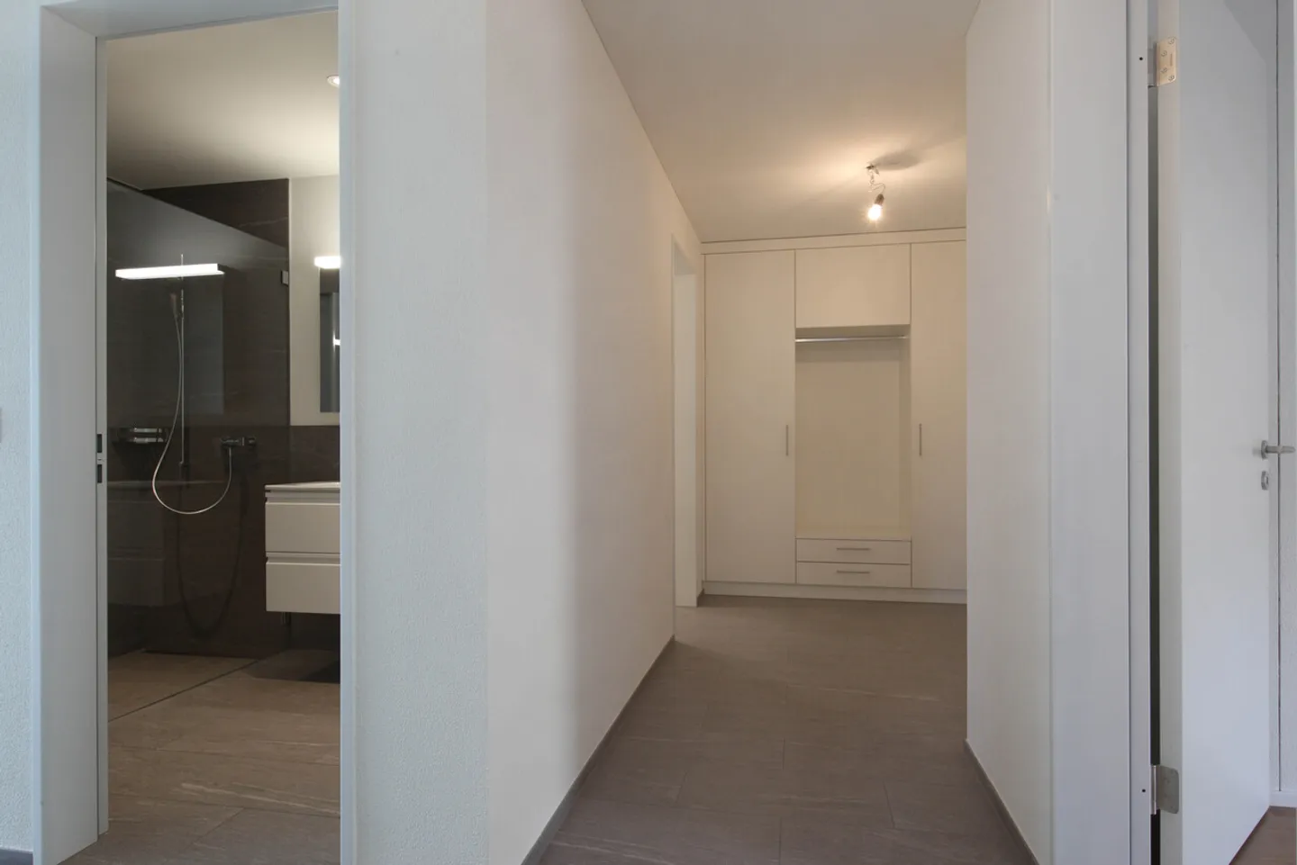 Modern Apartment with Lift Access - Photo 5 of 9