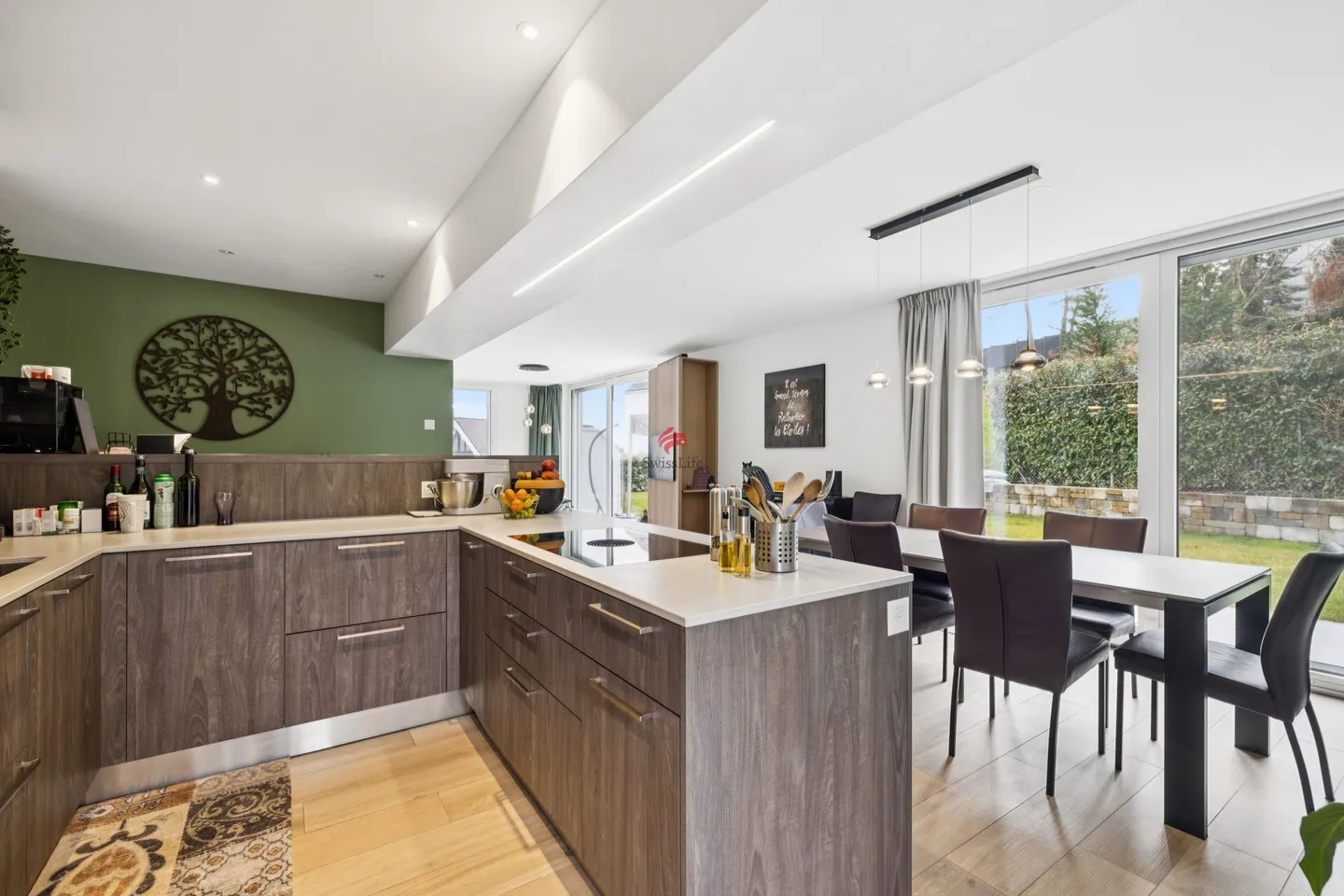 Continuous Apartment - Photo 5 of 9