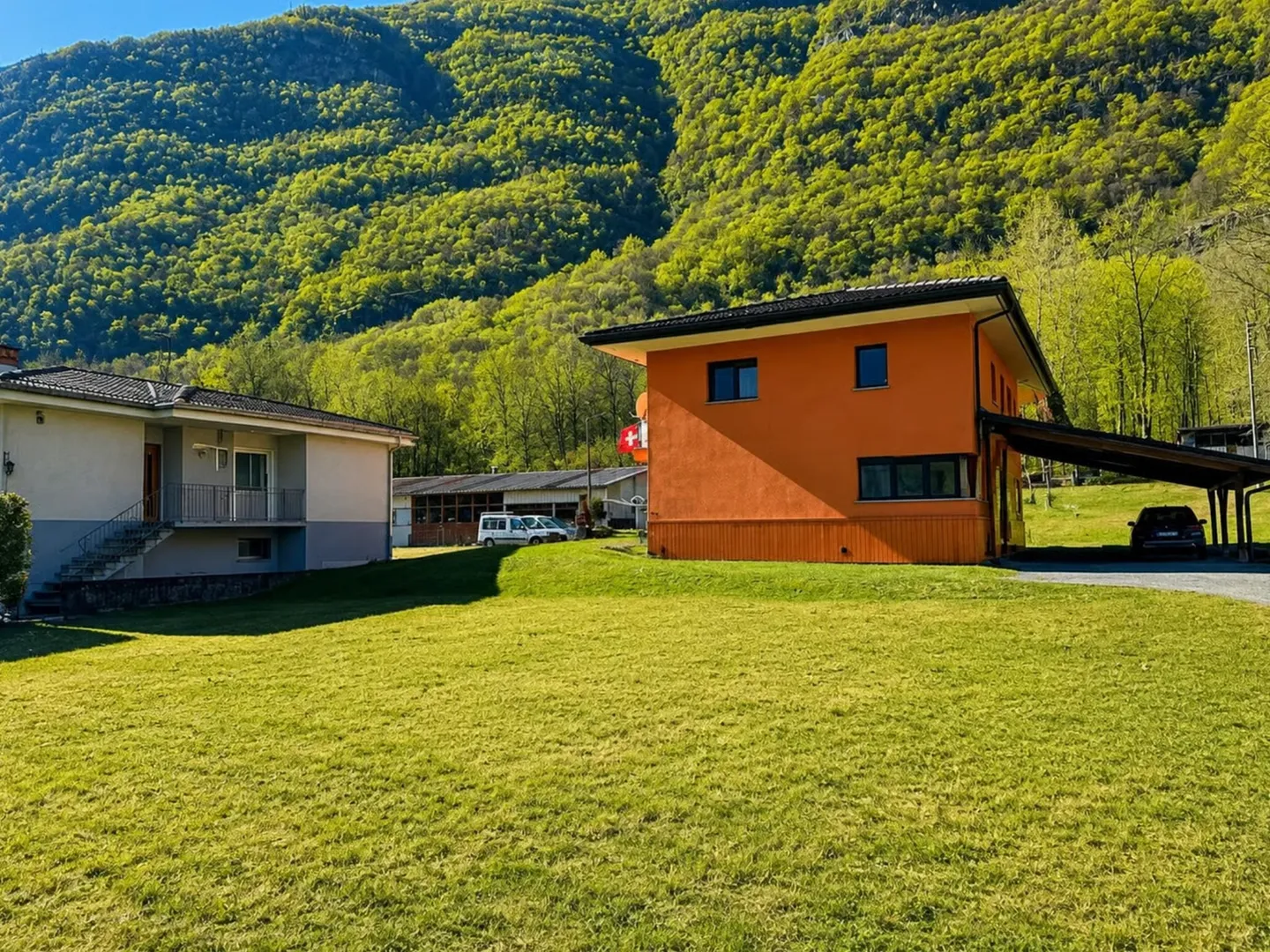 LIVING IN GREEN, INDEPENDENT TWO-FAMILY HOUSE IN PROSITO - Photo 2 of 5