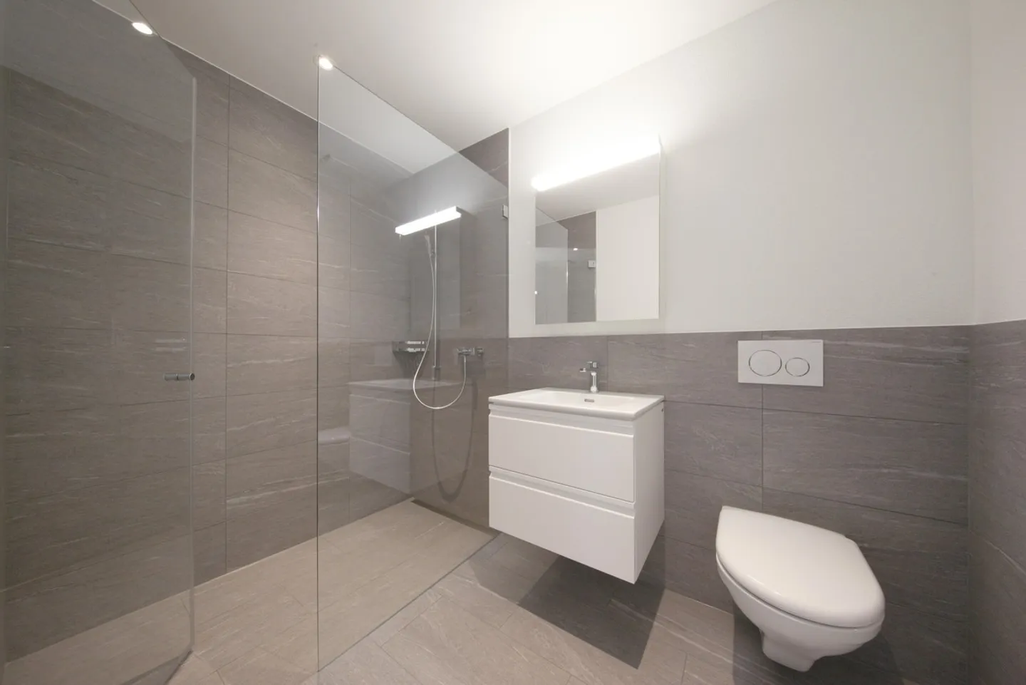 Modern Apartment with Lift Access - Photo 7 of 9