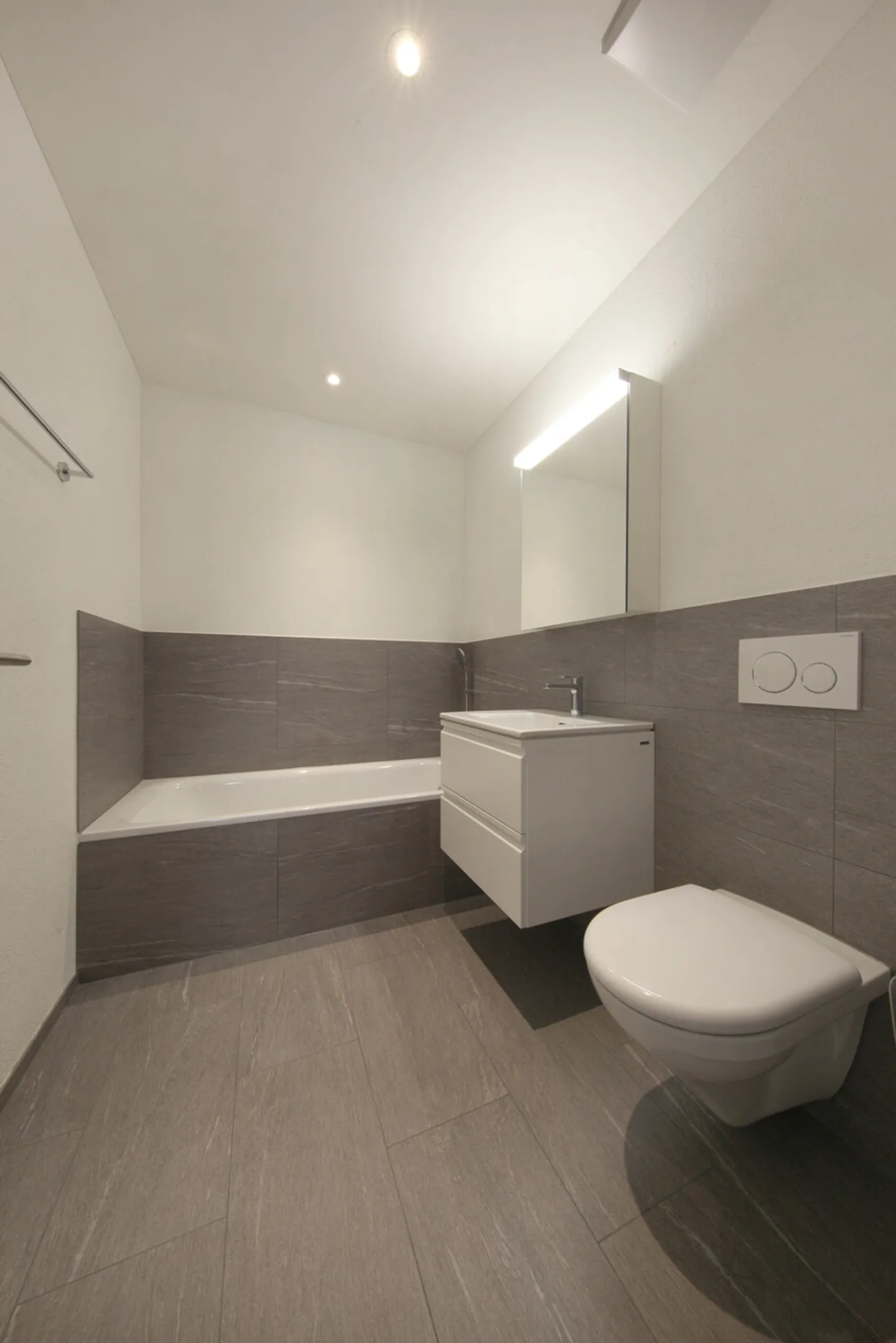 Modern Apartment with Lift Access - Photo 8 of 9