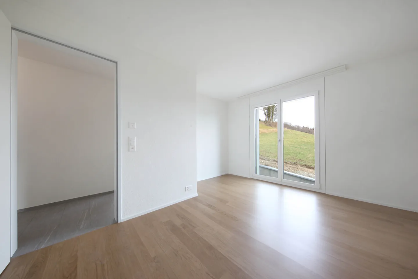 Modern Apartment with Lift Access - Photo 9 of 9