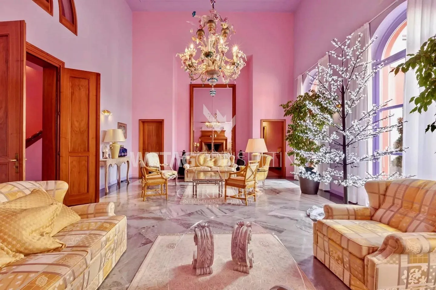 Majestic Villa in Bellinzona with a View of the Green - Photo 3 of 10