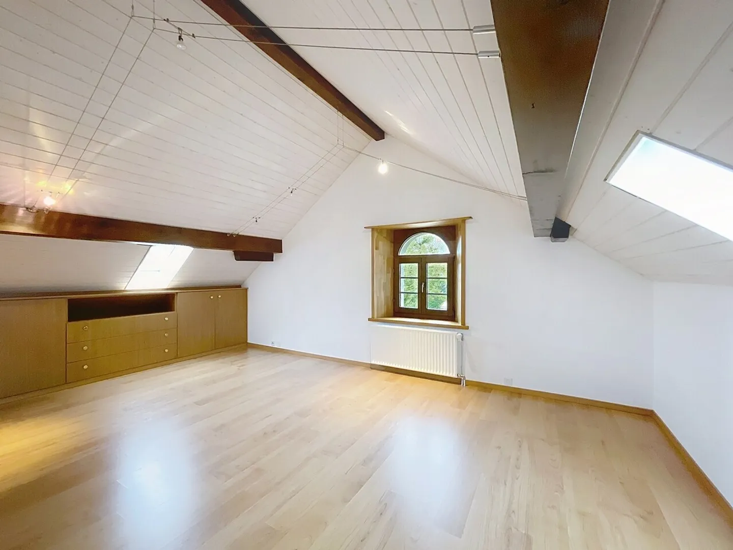 Incantevole appartamento duplex di 4,5 locali con giardino - Foto 4 di 8